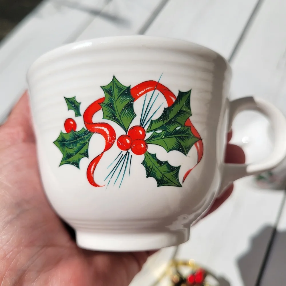 Fiesta Holly Berry Ribbon Coffee Tea Cups & Salad Bread Plates (2)  Napkin Rings